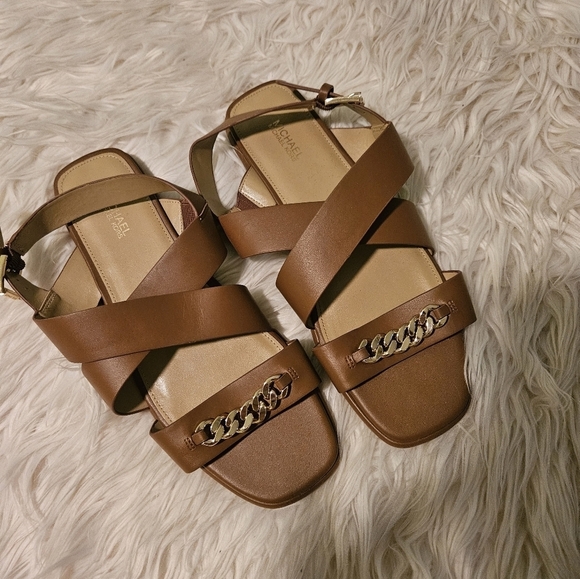 Michael Kors size 9.5 - Picture 1 of 4